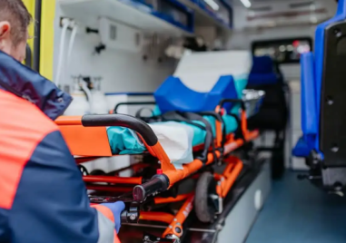 Кола помете възрастна жена в Асеновград, тя почина в болницата