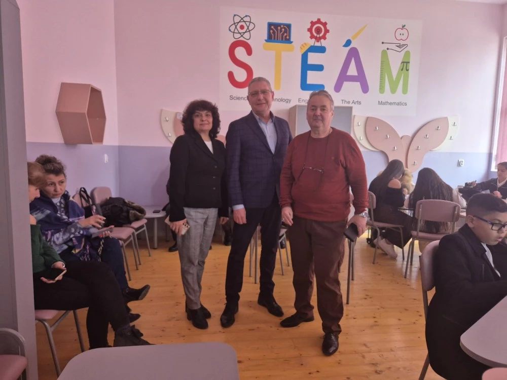 Кметът на Район „Източен“ откри STEM кабинети в две училища