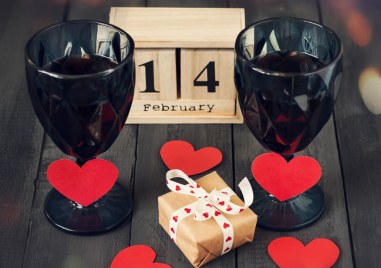 14 февруари - празнуват влюбените, лозарите, винарите и археолозите