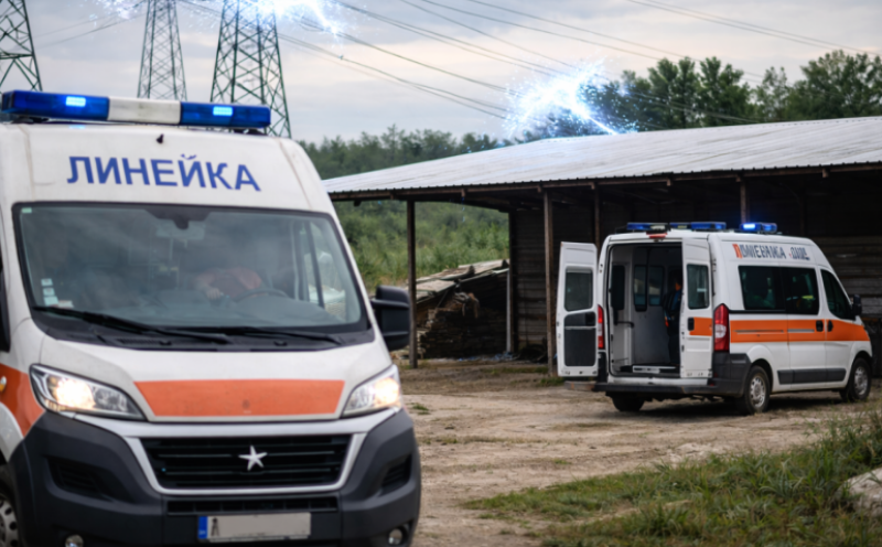 Волтова дъга удари двама работници край Съединение