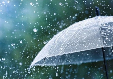 Обявиха оранжев код за интензивни валежи в 5 области у нас утре, в Пловдив - жълт