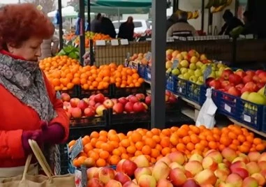 С 30% са поскъпнали плодовете и зеленчуците на пазар в Пловдив, пренсионерка: Фрапиращо е