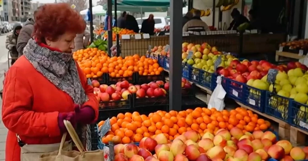 С 30% са поскъпнали плодовете и зеленчуците на пазар в Пловдив, пренсионерка: Фрапиращо е