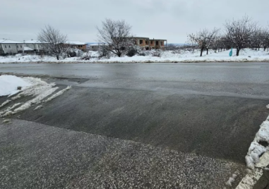 Легнал полицай „извън закона“ в Белащица съсипва коли