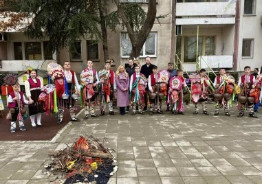 ДГ „Кремена“ отбеляза Старчовден с кукерски ритуали и много емоции