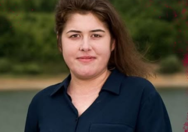 Пламена е само на 26, но вече води тежка битка