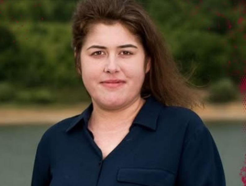 Пламена е само на 26, но вече води тежка битка