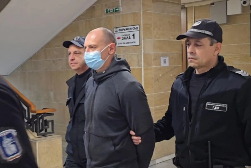 Адвокати опитали да укрият веществено доказателство при ареста на строителния бос Костадинов