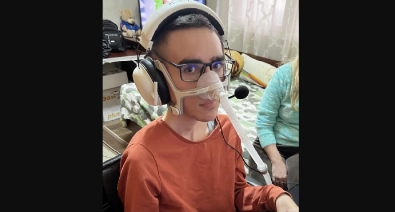 21-годишно момче има нужда от помощ, буквално за да диша