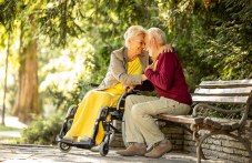 Можем ли да живеем до 200 години? Ново изследване сравни нас, неандерталците и денисовците