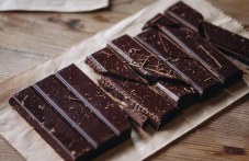 Учени: Тъмният шоколад може да забави стареенето и да удължи живота