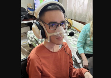 21-годишно момче има нужда от помощ, буквално за да диша