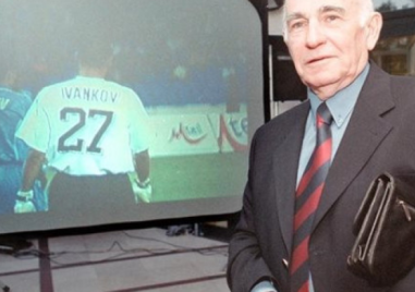 Да си спомним за Николай Колев-Мичмана, легендарния футболен коментатор