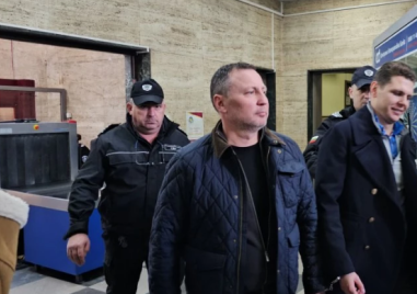 Украинците, произвеждали платки за бойни дронове, остават в ареста