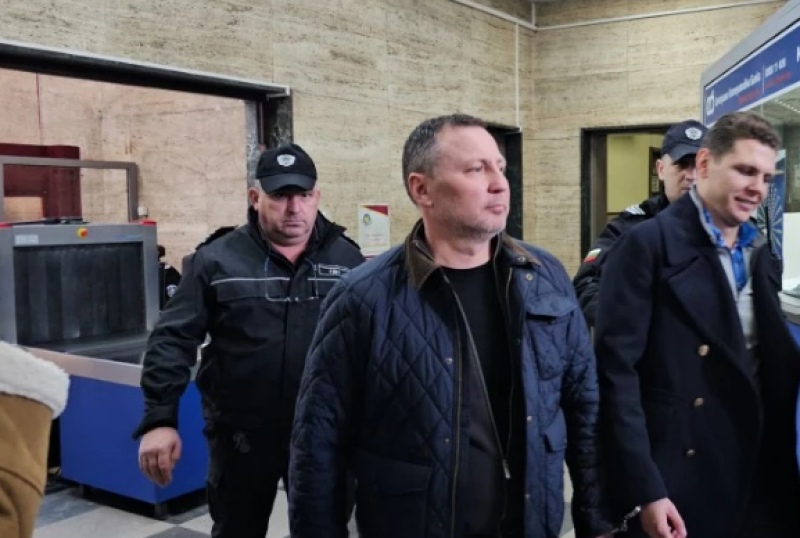 Украинците, произвеждали платки за бойни дронове, остават в ареста