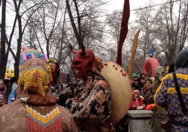 Кукери ще дефилират в Коматево, променят движението