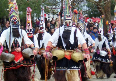 Кукери ще разлюлеят Карловско този уикенд