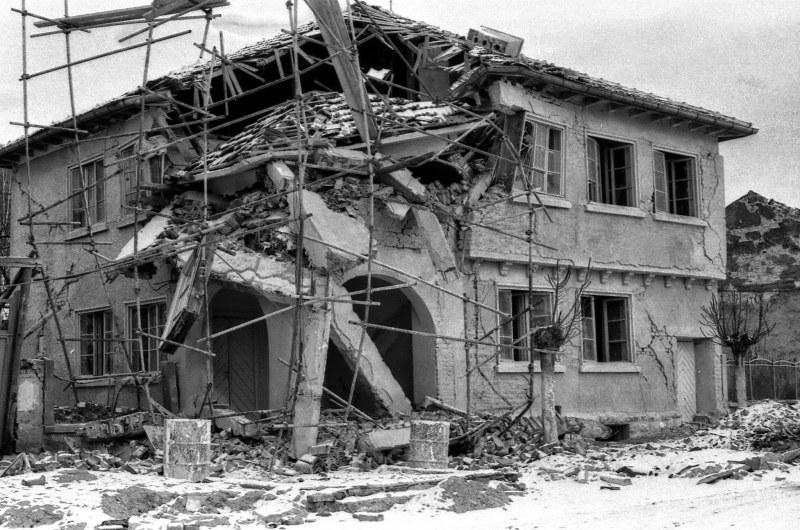 На този ден: Става първото от поредица силни земетресения в Стражица