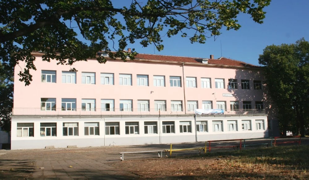 Шест фирми искат да изградят физкултурен салон към училище в Пловдив за близо 1 млн. евро