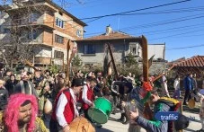 Кукери превзеха Коматево! Гонят злите сили, приветстват пролетта