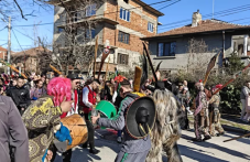 Кукери разлюляха Коматево!