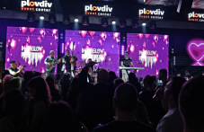 Розов акцент и метъл акорди: Plovdiv Event Center събра фенове на алтернативната вълна от 2000-те