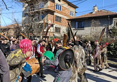 Кукери разлюляха Коматево!