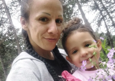 Млада жена и майка води най-тежката битка - да остане жива