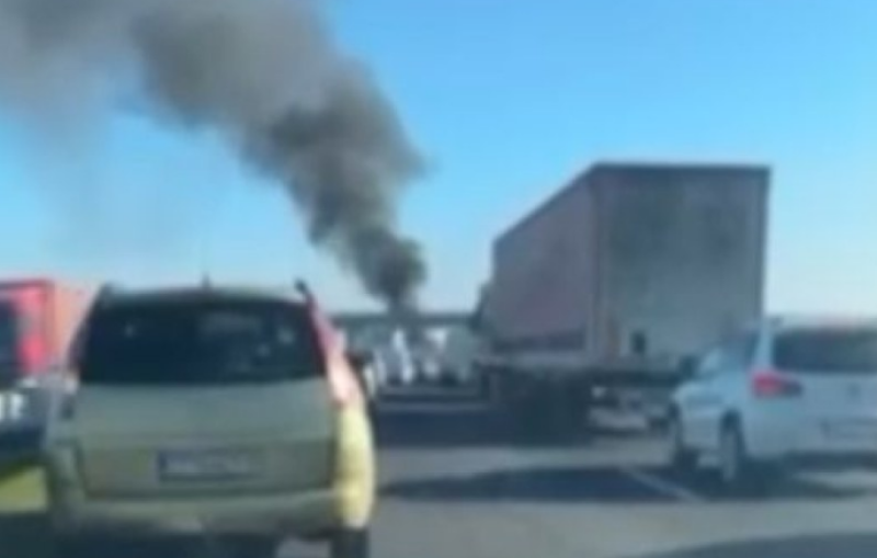 Кола пламна на магистрала “Тракия“