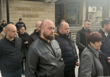 Близки на загиналото семейство на Околовръстното искат справедливост