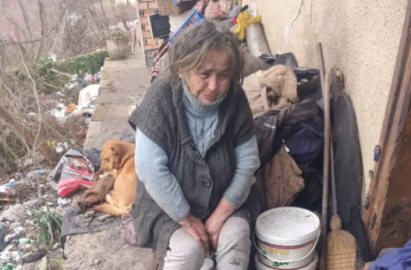 Забравено от всички възрастно семейство оцелява в крайна нищета