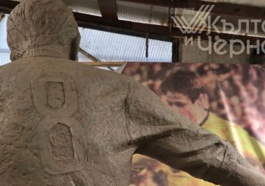 Обявиха кога ще започне поставянето на паметника на Чико на Колежа