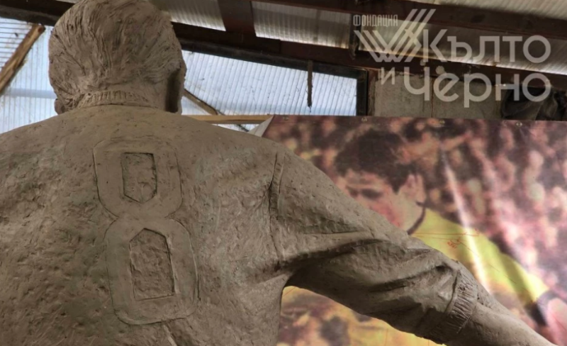 Обявиха кога ще започне поставянето на паметника на Чико на Колежа