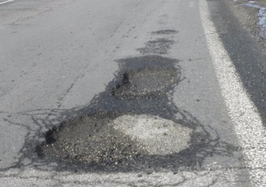 15-сантиметрови дупки рискуват живота на хиляди шофьори на АМ “Тракия“