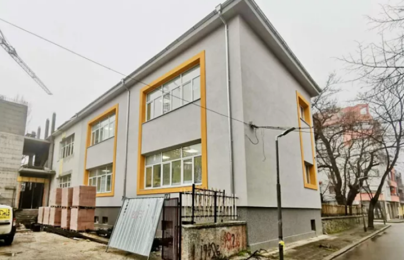 Обзавеждат новия корпус на училище в Пловдив, осигуряват модерна база и едносменен режим