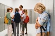 Детето ви е изолирано в училище, защо се случва и как да се справите