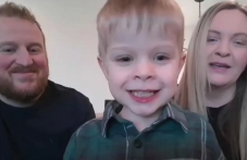 Световната медицина: Дете, обречено на парализа, проходи след уникална вътреутробна операция