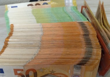 Издирвани у нас мъже предложиха огромен подкуп на полицаи в Пловдив