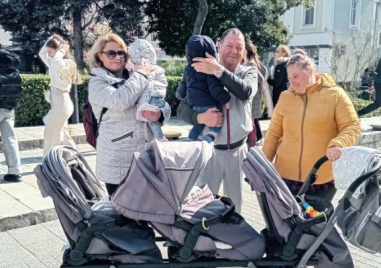 Семейство с тризнаци от Пловдив търси дом, но остава извън системата за общинско настаняване