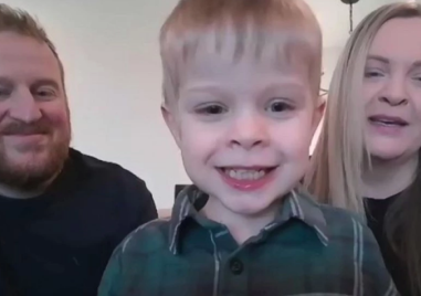 Световната медицина: Дете, обречено на парализа, проходи след уникална вътреутробна операция