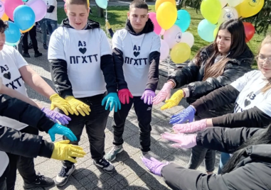 Ученици от Пловдив пуснаха балони в подкрепа на хората с редки болести