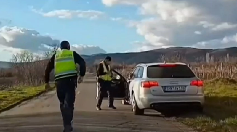 Полицейска акция! Спряха шофьор без книжка от 10 години с блокада и шипове