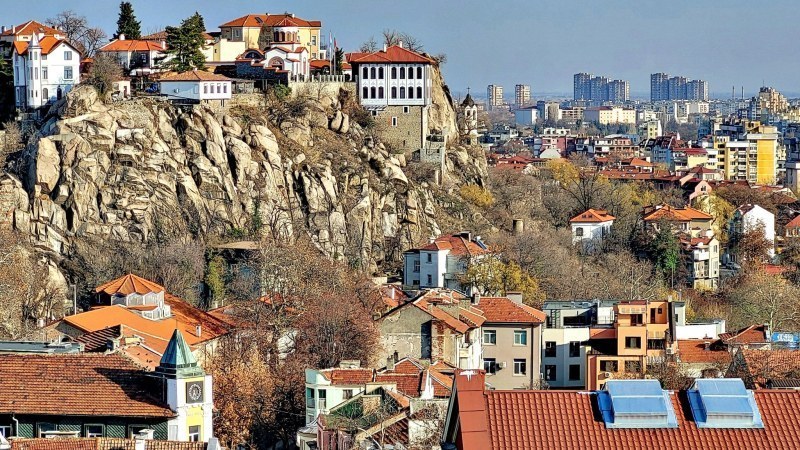 Събота в Пловдив - слънчева, ясна, но хладна преди обяд