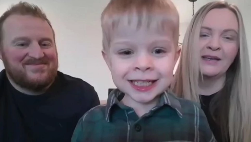 Световната медицина: Дете, обречено на парализа, проходи след уникална вътреутробна операция