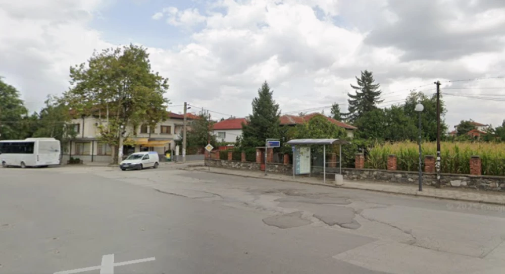 Жители на Прослав се събират на протест в неделя заради дупки и лоша инфраструктура в квартала