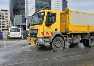 Започна пролетното миене на улиците в Пловдив, готви се обществена поръчка за нова техника за 6 млн. евро
