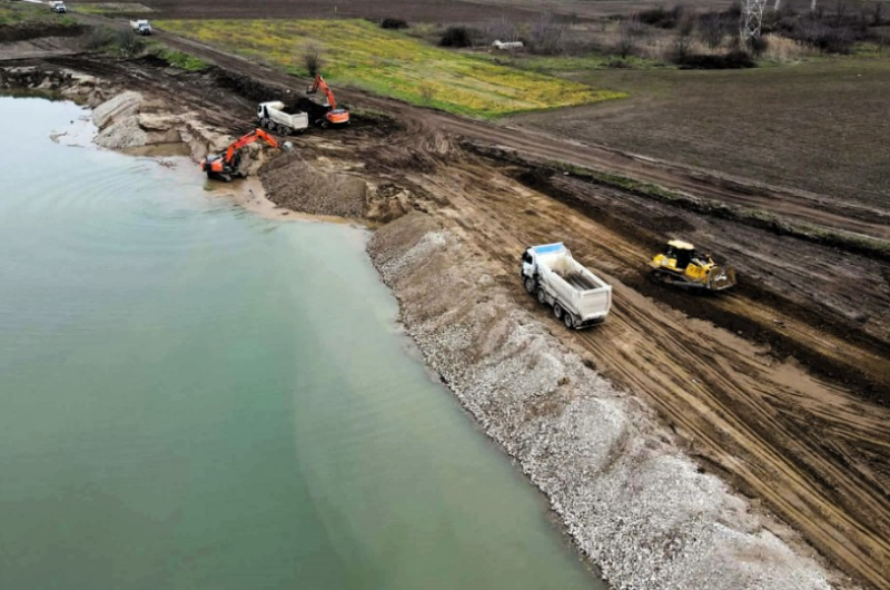 Институционален вакуум в Йоаким Груево: Маскира ли строежът на рибарник незаконна кариера?