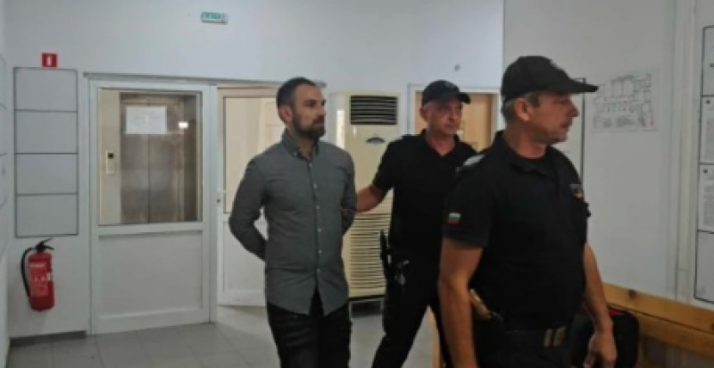 Нов служебен адвокат ще защитава малкия Адриан, малтретиран от пастрока си