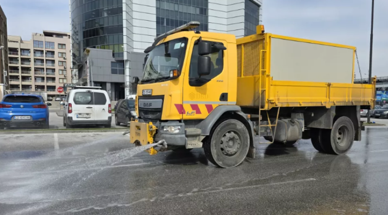 Започна пролетното миене на улиците в Пловдив, готви се обществена поръчка за нова техника за 6 млн. евро