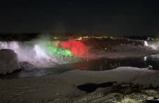 Ниагарският водопад отново се озари с цветовете на българското знаме